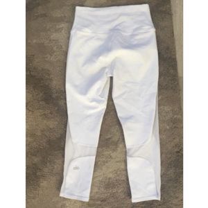 ALO Yoga Pants - ALO Coast Capris- White- Small ALO Yoga Pants - ALO Coast Capris- White- Small